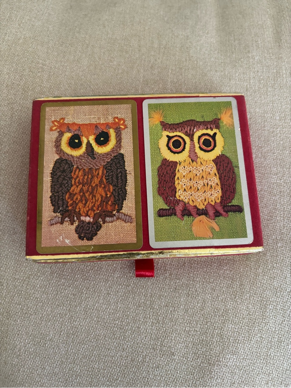 Owl-Themed Card Game Set – Red and Green